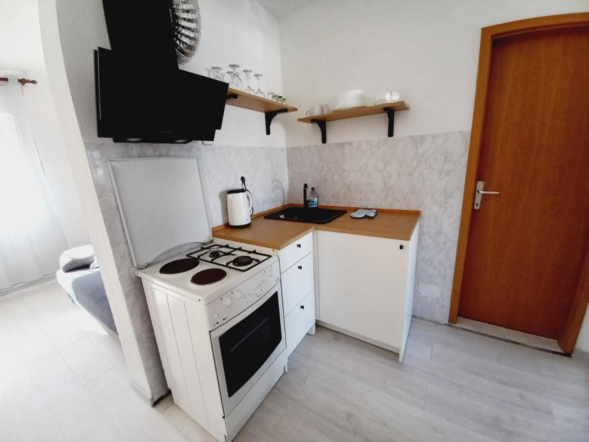 Apartments Toni 罗戈兹尼察 外观 照片