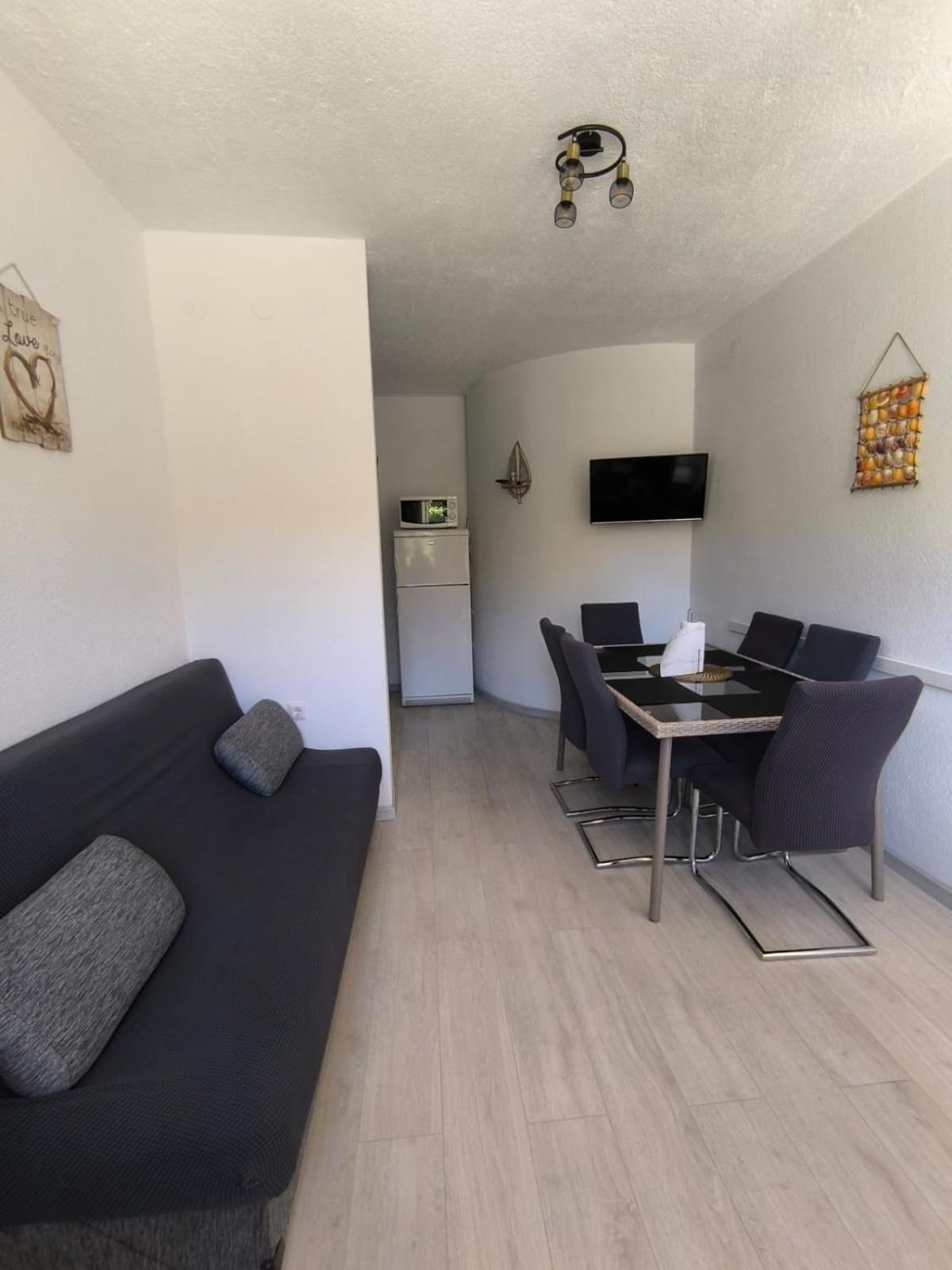 Apartments Toni 罗戈兹尼察 外观 照片